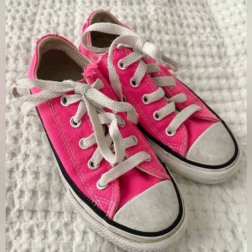 Little Girl’s converse NEON PINK shoes size 11